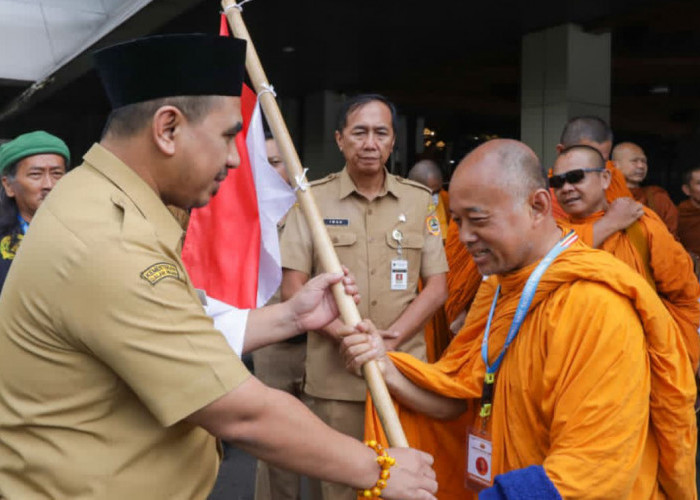 Bhikkhu Thudong Tiba di Semarang, Gus Yasin Sebut Simbol Toleransi Jelang Waisak 2026