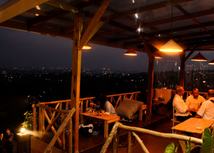 Bumi Kiwari Cafe, Tempat Nongkrong yang Bikin Betah di Bandung