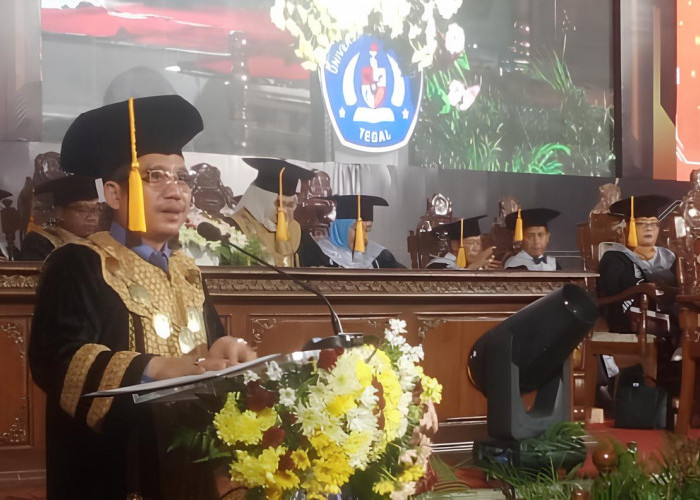 Wisuda Ratusan Mahasiswa, UPS Tegal Cetak Lulusan Siap Bersaing di Dunia Global