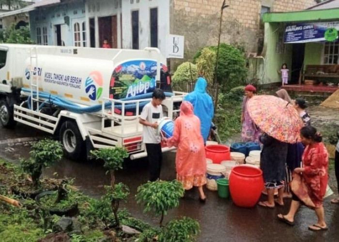 Posko Bencana Pulosari Terima Bantuan Air Bersih dari PDAM Pemalang 