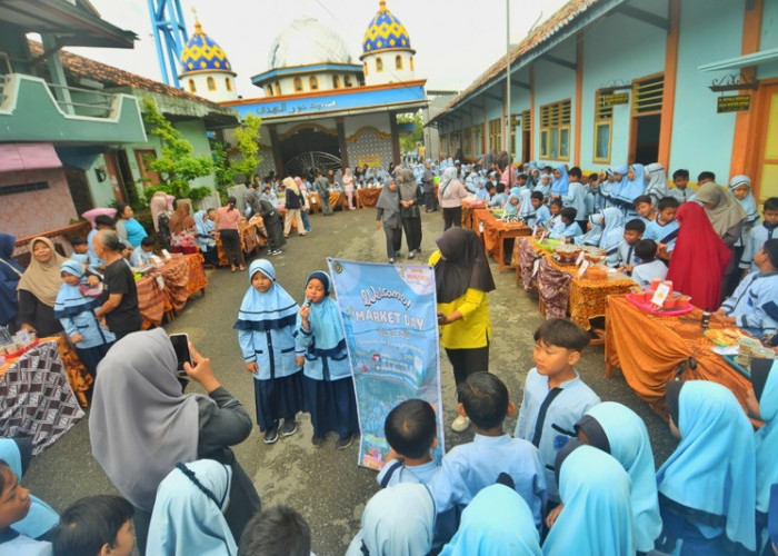 Meriah! SDIT Muhammadiyah Wirosari Gelar Market Day untuk Latih Murid-murid Berwirausaha