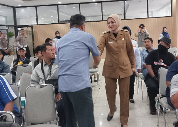 Plh Wali Kota Salatiga Nina Agustin  Tekankan Pembatasan Usia Angkutan Umum Bukan Membatasi Usaha