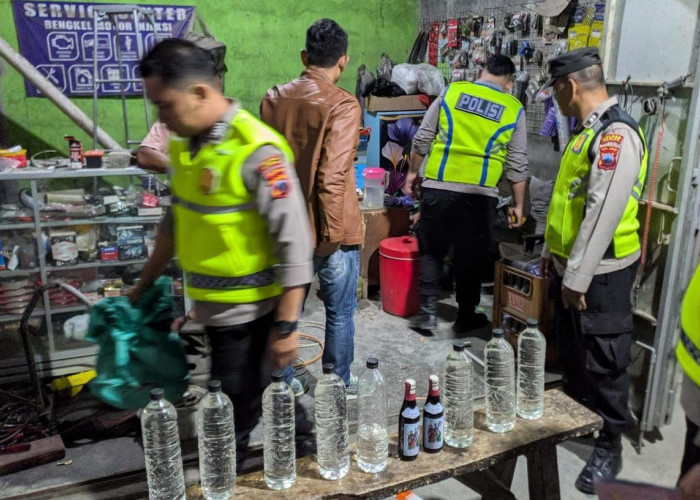 Aduan Warga Ditindak! Polsek Karanganyar Demak Sita 44 Botol Miras dan 3 Mesin Pres