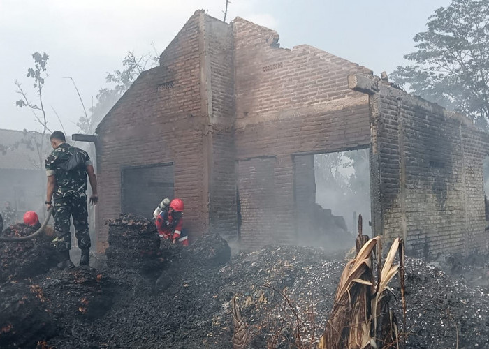 Gudang Limbah Plastik dan Satu Rumah Hangus Terbakar di Boyolali
