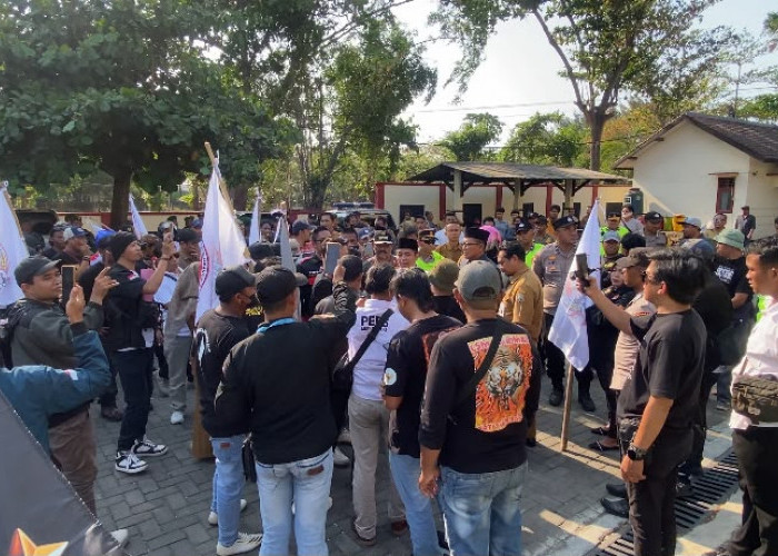 Rembang Memanas! Ribuan Massa Forrbes Dobrak Gedung DPRD, Bongkar Skandal Anggaran Fiktif dan JPTP