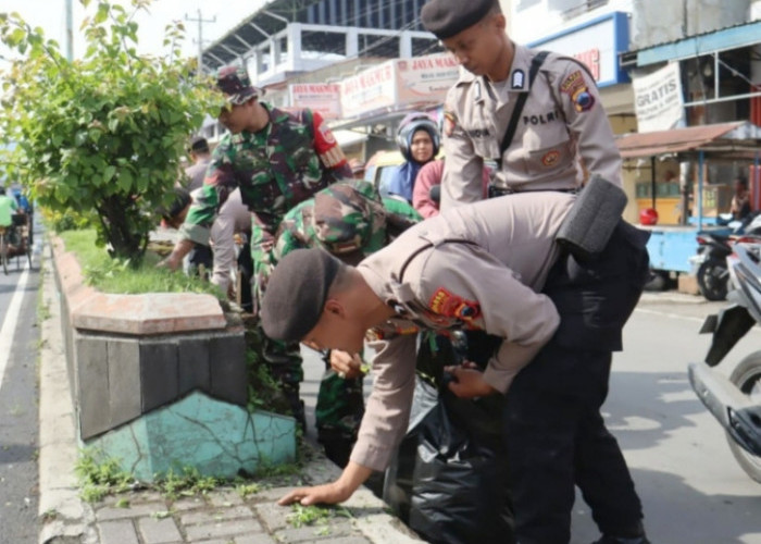 TNI-Polri Kompak Bersihkan Pasar Randudongkal Kabupaten Pemalang 