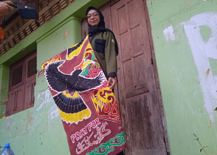  Saat Burung Enggang Seolah Minta Tolong, Oca Suarakan Luka Kalimantan Lewat Batik Pekalongan
