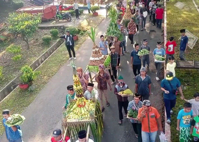 Ratusan Warga Semarang Arak Gunungan ke Goa Kreo, Monyet Turun Berebut Sesaji di Tradisi Nyadran Lebaran