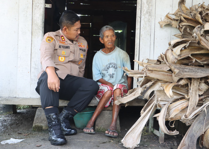 Viral Nenek Disabilitas Kehilangan Uang, Kapolres Grobogan Datang Berikan Bantuan