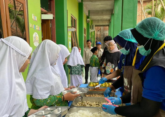 Sukses di 2 SD, Kudus Siap Terapkan MBG Prasmanan untuk Semua Siswa