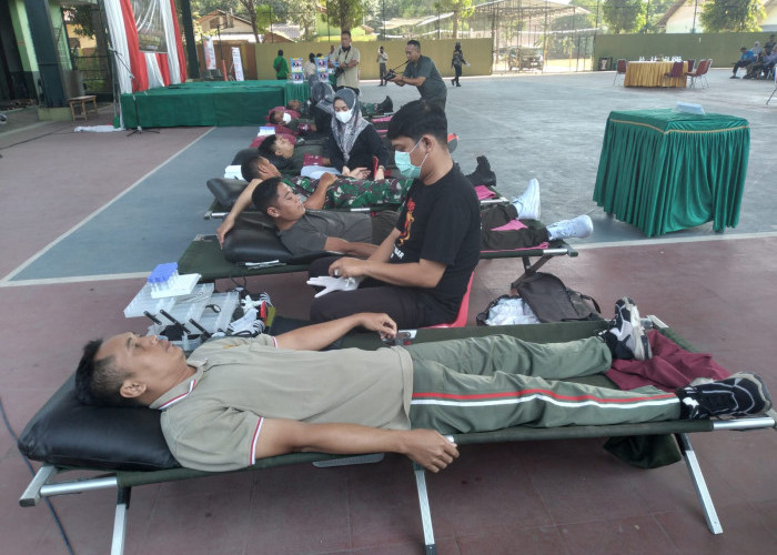 Peringati HUT ke 78 TNI, Ratusan Prajurit Kodim Tegal Donor Darah dan Bagikan Sembako