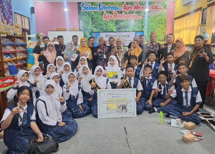 SMP Negeri 1 Kota Tegal Luncurkan Buku Antologi Pantun Nasihat Karya Siswa