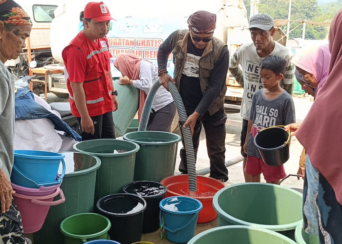 Warga Padasari Tegal Bertahan di Tengah Krisis Air Bersih