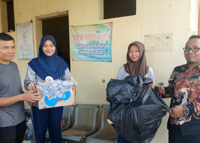 Peringati World Clenup Day, SMK Negeri 1 Slawi Bersih-bersih Sekolah 