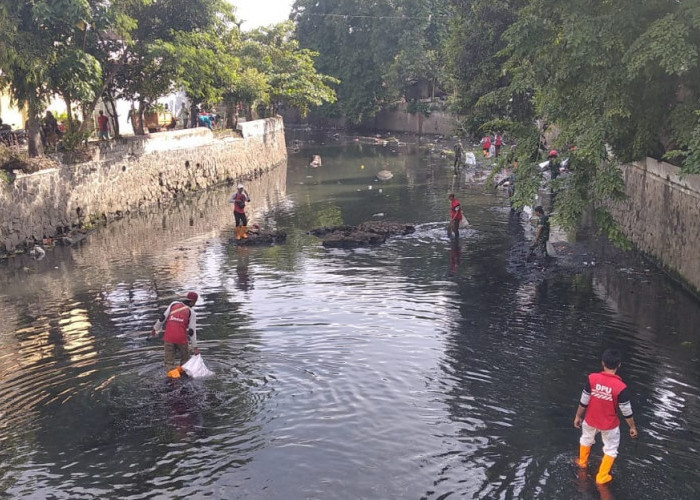 Pemkot Semarang Resik-Resik Kali Semarang: 200 Petugas Dikerahkan Antisipasi Banjir