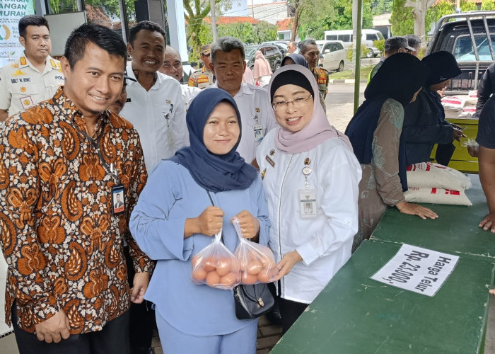 Jelang Nataru, Ribuan Warga Batang Serbu Gerakan Pangan Murah di Pendopo