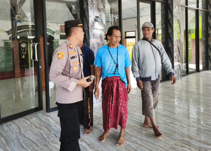 ODGJ Ngamuk di Kalikalong Pati, Lempari Kaca Masjid  