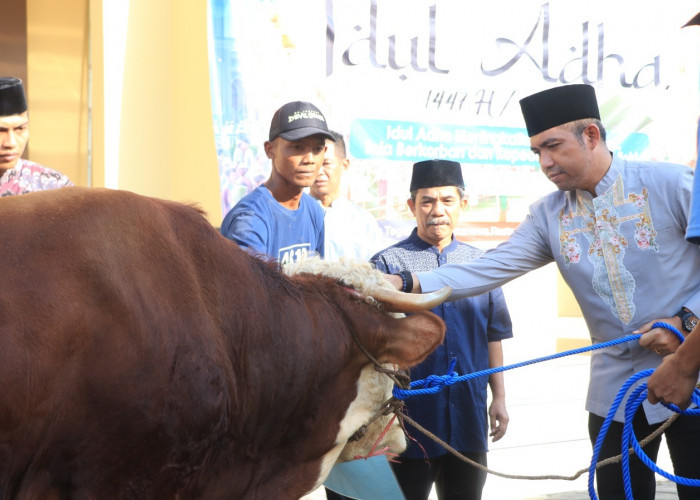 Polres Tegal Salurkan Hewan Kurban kepada Masyarakat dan Pondok Pesantren