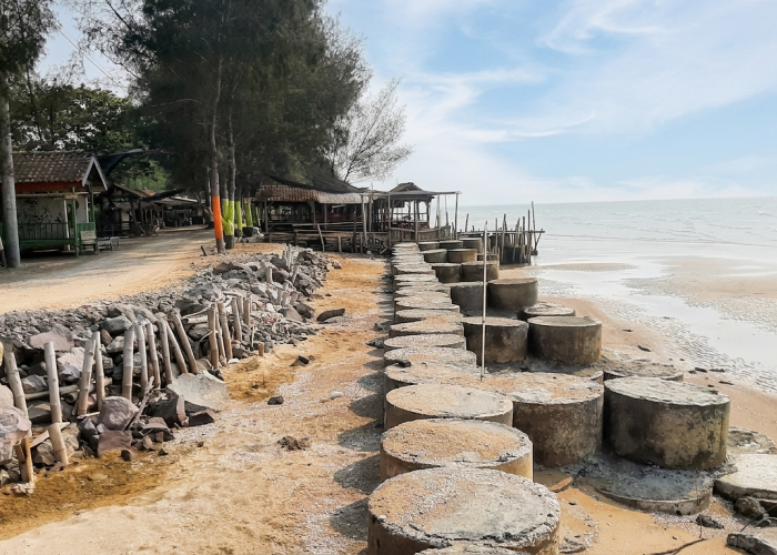 Abrasi Mengikis Pantai Caruban Rembang, Kunjungan Wisatawan Anjlok 50 Persen