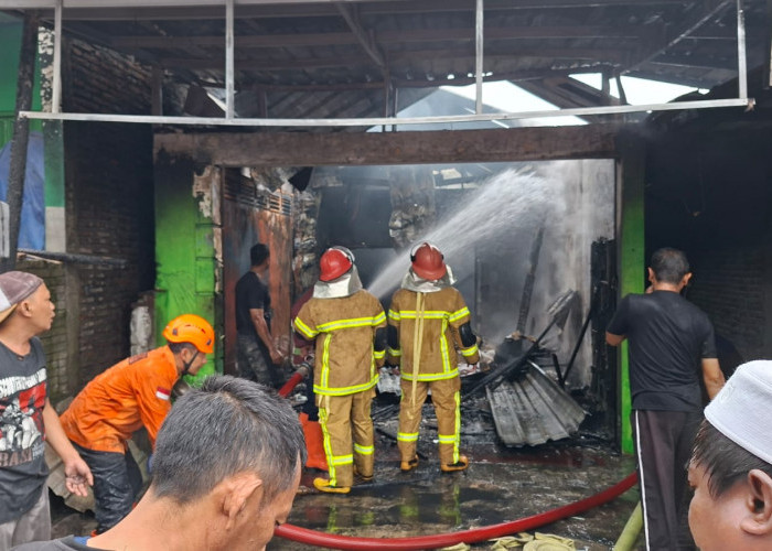 Bengkel Sepeda Motor di Moga Ludes Terbakar Akibat Percikan Api Tambal Ban