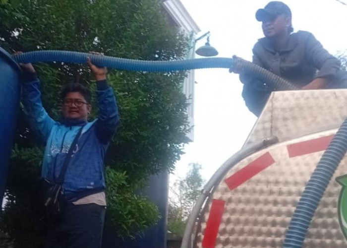 Tirta Ayu Gelontoran Air Bersih ke Pengungsi Padasari Capai 30.000 Liter Perhari 