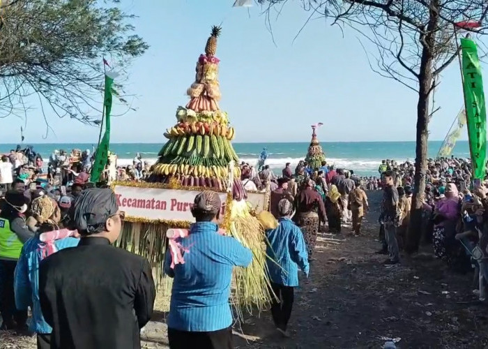 Ribuan Warga Padati Merti Jaladri Jatimalang 2026, Larung Tumpeng Jadi Daya Tarik Wisata