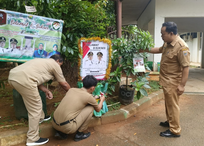 Sertijab Bupati dan Wakil Bupati Batang, Dinas Lingkungan Hidup Ucapkan Selamat dengan Bibit Pohon Kelengkeng