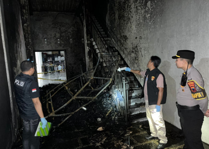 Gudang Toko Pakaian di Doro Pekalongan Terbakar, Diduga Titik Api Berasal dari Genset