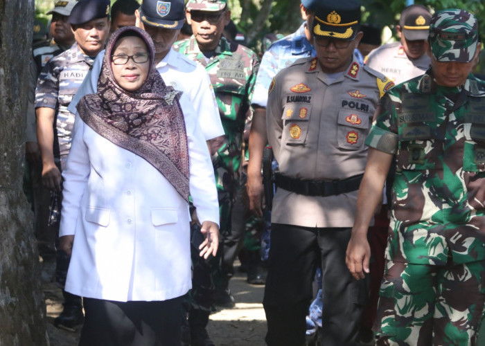 Akhirnya, TNI Perbaiki Jalan di Desa Sesepan 