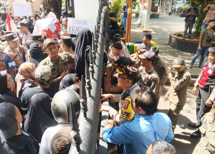 Ribuan Korban BMT Mitra Umat Pekalongan Demo, Desak DPRD Kota Pekalongan Bentuk Pansus