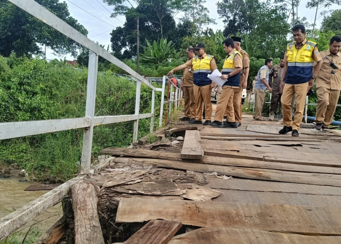 Bupati Batang Keliling Proyek Perbaikan Jalan dan Jembatan Jelang Arus Mudik Lebaran 2025, Ini Temuannya