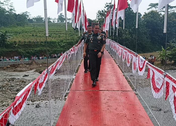 Pangdam IV/Diponegoro Resmikan Jembatan Gantung Merah Putih di Batang, Kades: Impian sejak 1986