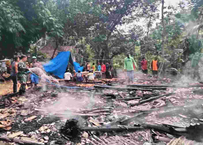 Ditinggal Angkut Jagung, Rumah Warga Grobogan Ludes Terbakar