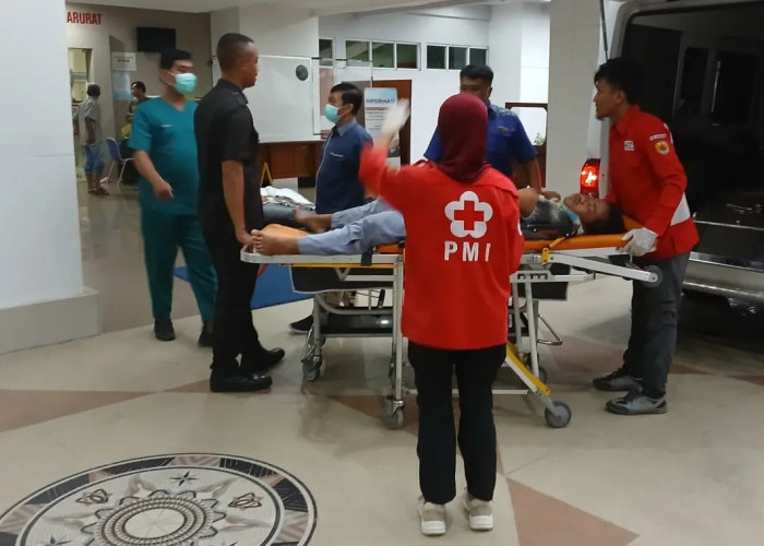 Asyik Konvoi Kelulusan, Pelajar SMA di Grobogan Tabrak Pick Up