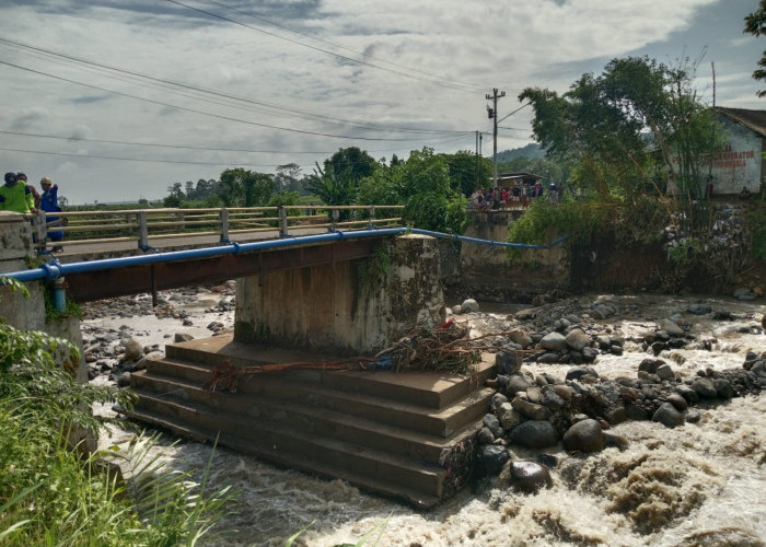 Jembatan Tersono Putus Diterjang Banjir, Pj Bupati Batang Bakal Pinjam Jembatan Bailey