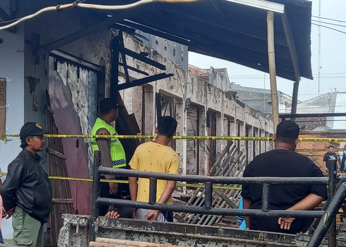 102 Lapak dan 18 Kios Ludes Terbakar, Polisi Berjaga Amankan Lokasi Kebakaran Pasar Pagi