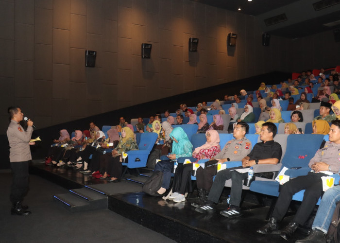 Penguatan Pendidikan Karakter, Polres Tegal Nobar Film “Cyberbullying”