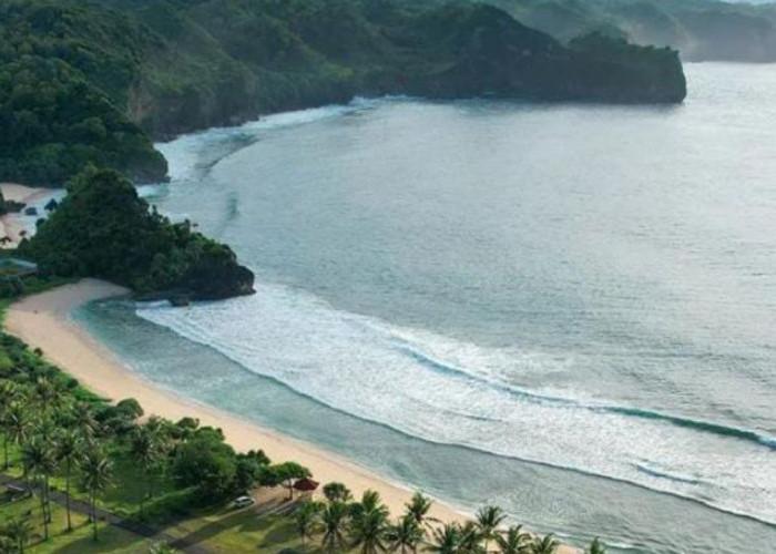 5 Rekomendasi Pantai di Pacitan dengan Pemandangan Air Terjun, Kunjungi Saat Liburan!