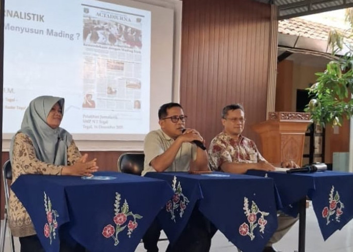 Ratusan Siswa SMP Negeri 2 Tegal Pengelolaan Belajar Mading dan Foto Jurnalistik