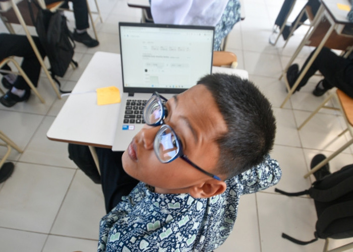 Murid-murid SRMP 12 Kabupaten Pati pun patut bersyukur, dari hasil skrining sebagian besar tidak mempunyai risiko komplikasi berbahaya. Hal itu menjadi salah satu modal untuk menatap masa depan bersama jiwa raga yang sehat. (Achmad Fazeri/Disway Jateng)