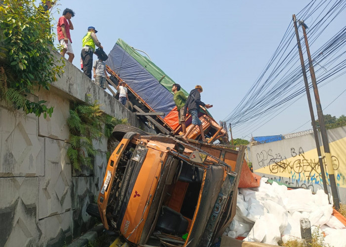 Kecelakaan Maut Flyover Kretek Brebes Libatkan Dua Truk Tiga Sepeda Motor