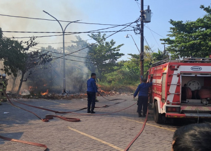 Kebakaran Lahan Dekat Stasiun Tawang Semarang, KAI Pastikan Perjalanan KA Tetap Normal