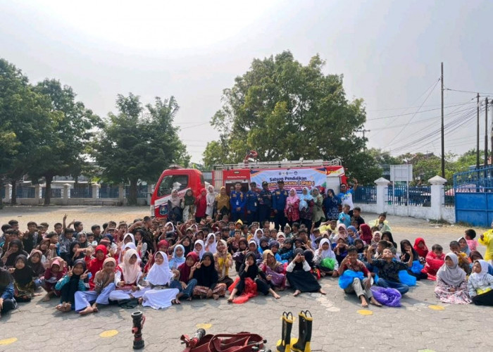 Bukan Sekadar Simulasi, SDN Mangkukusuman 4 Tegal Latih Siswa Siaga Hadapi Kebakaran