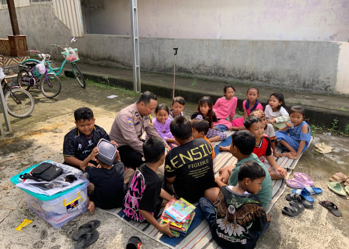 Tingkatkan Minat Baca, Bhabinkamtibmas Geneng Gandeng Demak Gelar Perputakaan Keliling