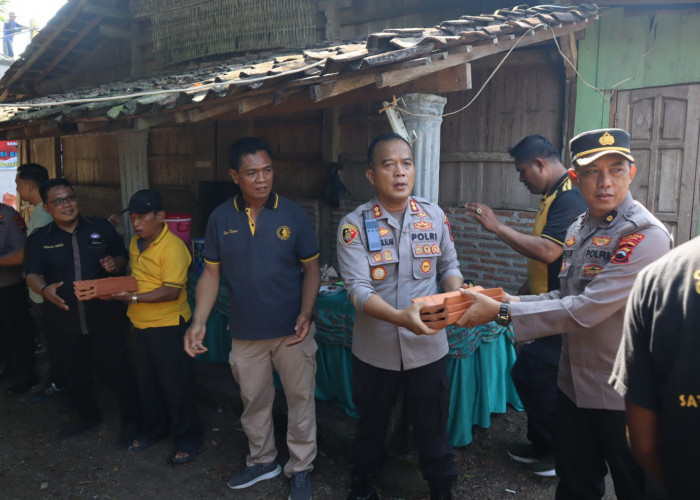 Momentum HUT Bhayangkara ke-79, Polres Sragen Ajak Pesilat Baksos Bedah Rumah