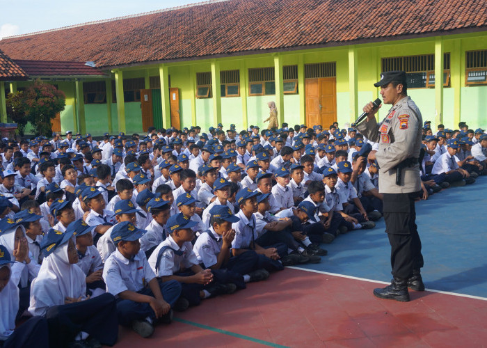 Jelang Ramadan, Polsek Bina Warga  SMP Negeri 1 Balapulang