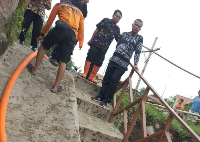 BPBD Kabupaten Tegal Lakukan Pengurasan Saluran Drainase