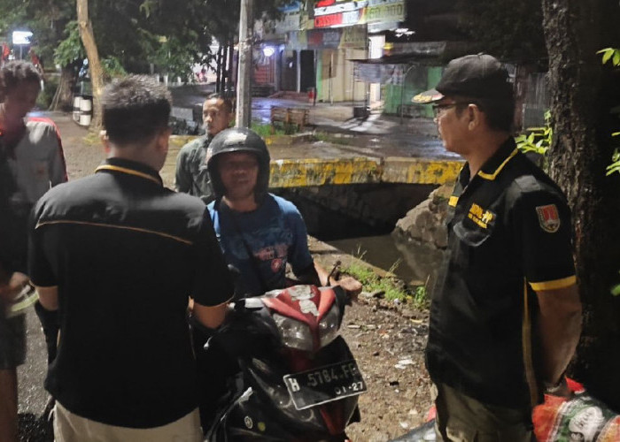  Satpol PP Semarang Gelar OTT Pembuang Sampah, Tiga Warga Terjaring Razia Dini Hari