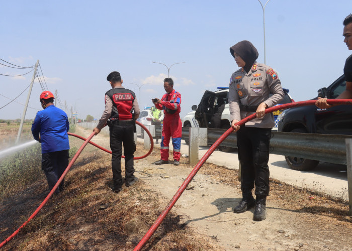 Kapolres Tegal Turun Langsung  Lakukan Mitigasi Karhutla  Jalur Tol