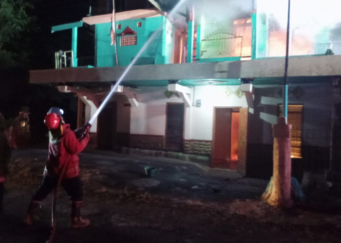 Rumah Pengacara di Brebes Kebakaran, 1 Kamar Rumah 2 Lantai Ini Ludes Terbakar